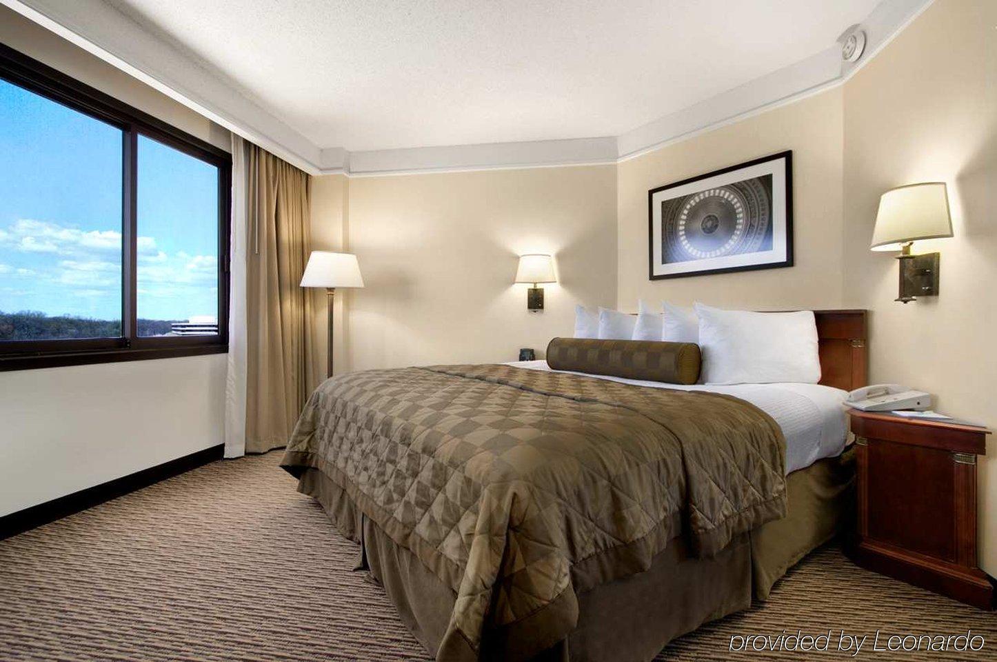 Embassy Suites Tysons Corner Szoba fotó