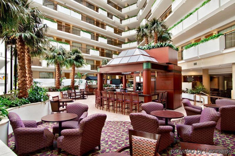 Embassy Suites Tysons Corner Beltér fotó