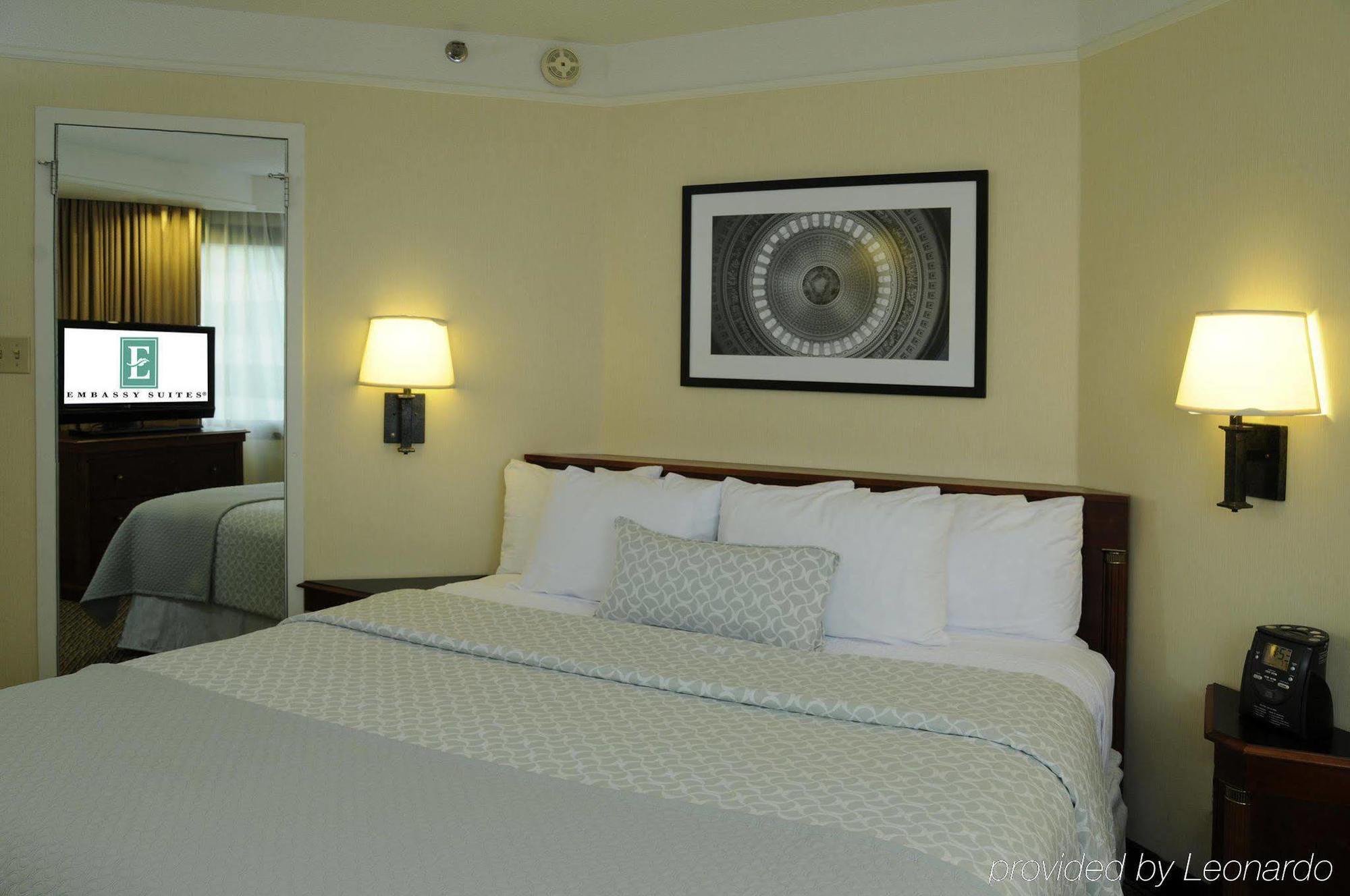 Embassy Suites Tysons Corner Szoba fotó