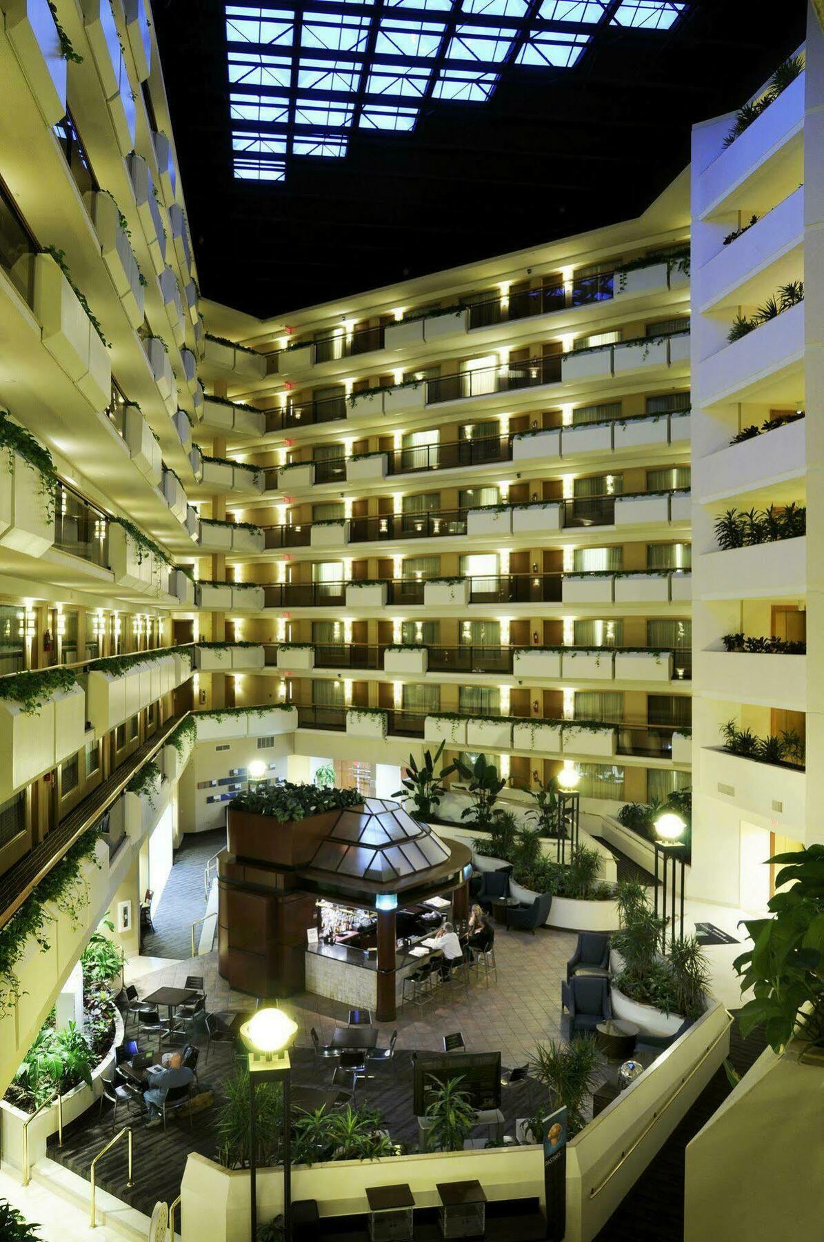 Embassy Suites Tysons Corner Beltér fotó