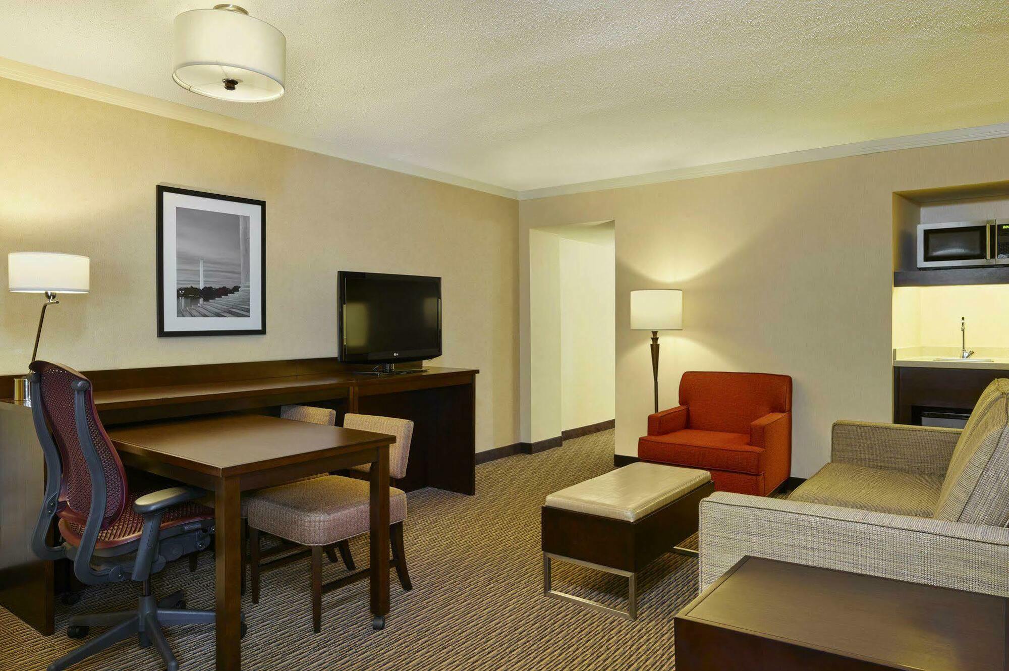 Embassy Suites Tysons Corner Kültér fotó