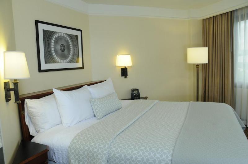 Embassy Suites Tysons Corner Kültér fotó
